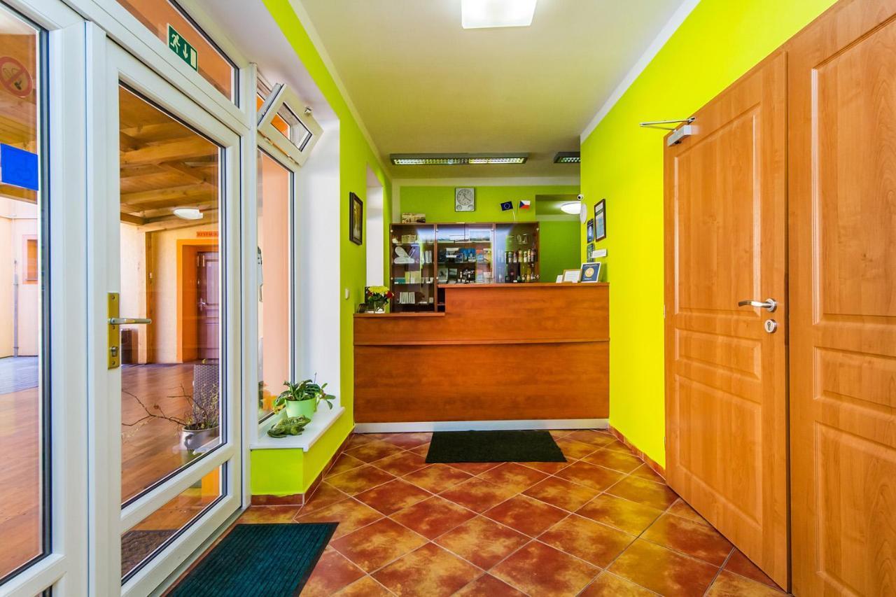 Hotel & Motorest V Udoli Zlateho Potoka Blsany Buitenkant foto