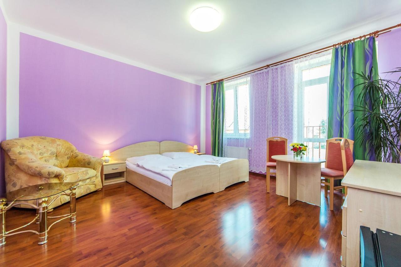 Hotel & Motorest V Udoli Zlateho Potoka Blsany Buitenkant foto