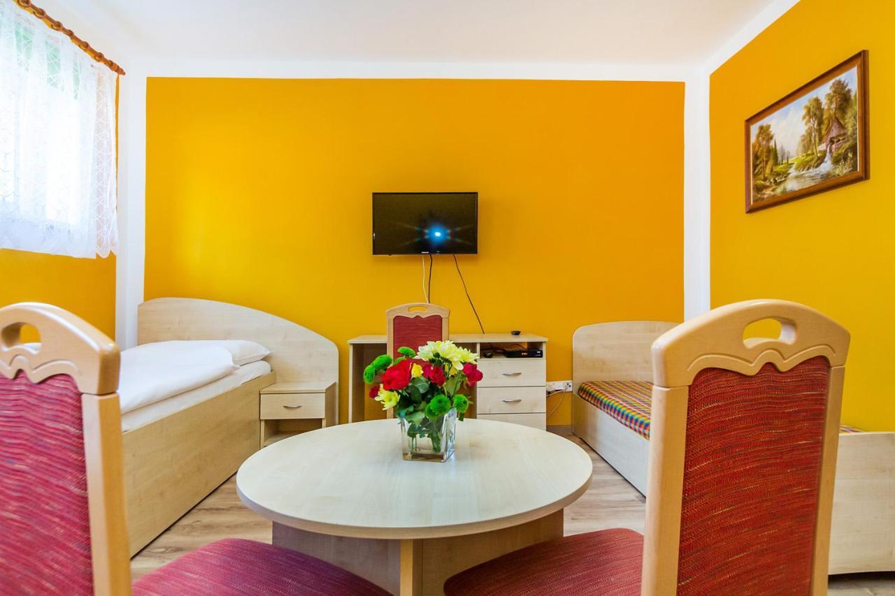 Hotel & Motorest V Udoli Zlateho Potoka Blsany Buitenkant foto
