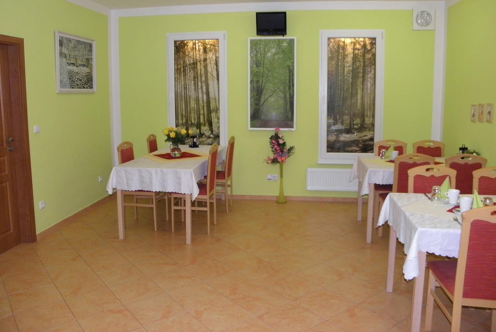 Hotel & Motorest V Udoli Zlateho Potoka Blsany Buitenkant foto