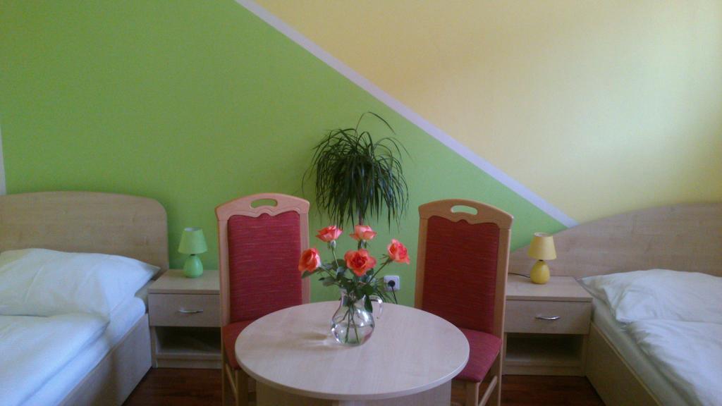 Hotel & Motorest V Udoli Zlateho Potoka Blsany Kamer foto