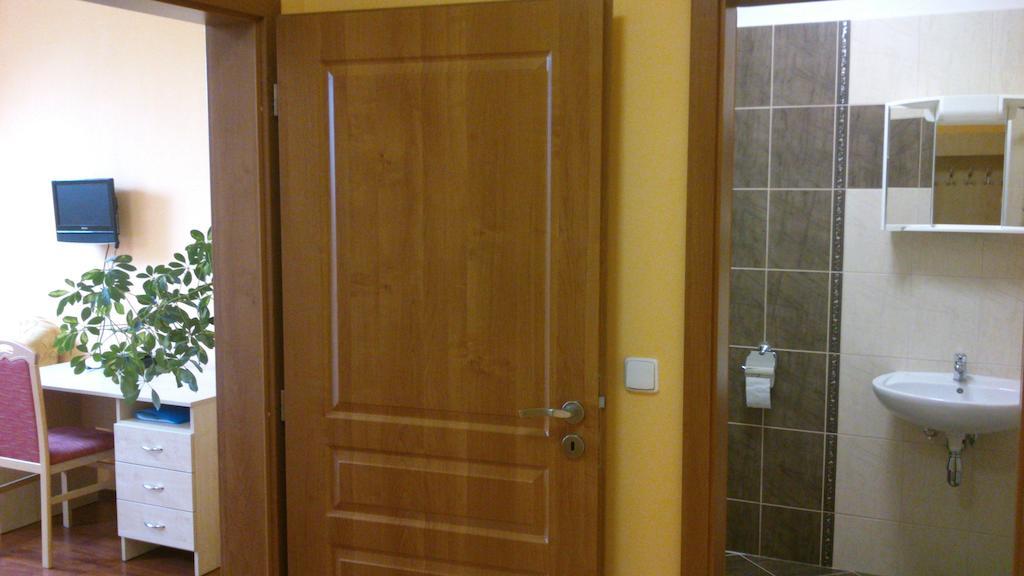 Hotel & Motorest V Udoli Zlateho Potoka Blsany Kamer foto