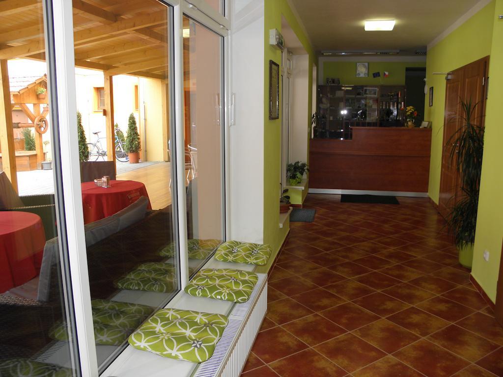 Hotel & Motorest V Udoli Zlateho Potoka Blsany Buitenkant foto