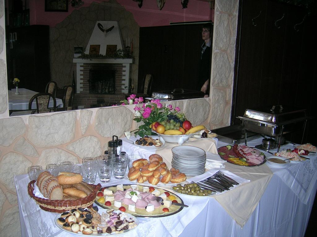 Hotel & Motorest V Udoli Zlateho Potoka Blsany Buitenkant foto