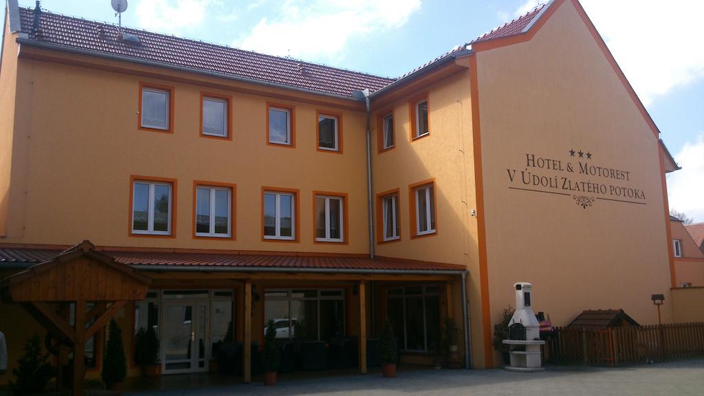Hotel & Motorest V Udoli Zlateho Potoka Blsany Buitenkant foto