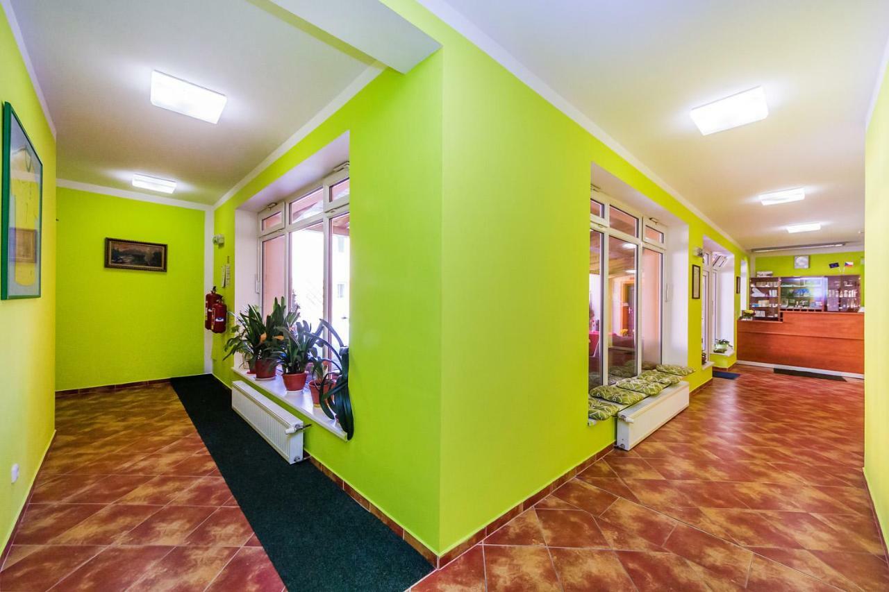 Hotel & Motorest V Udoli Zlateho Potoka Blsany Buitenkant foto