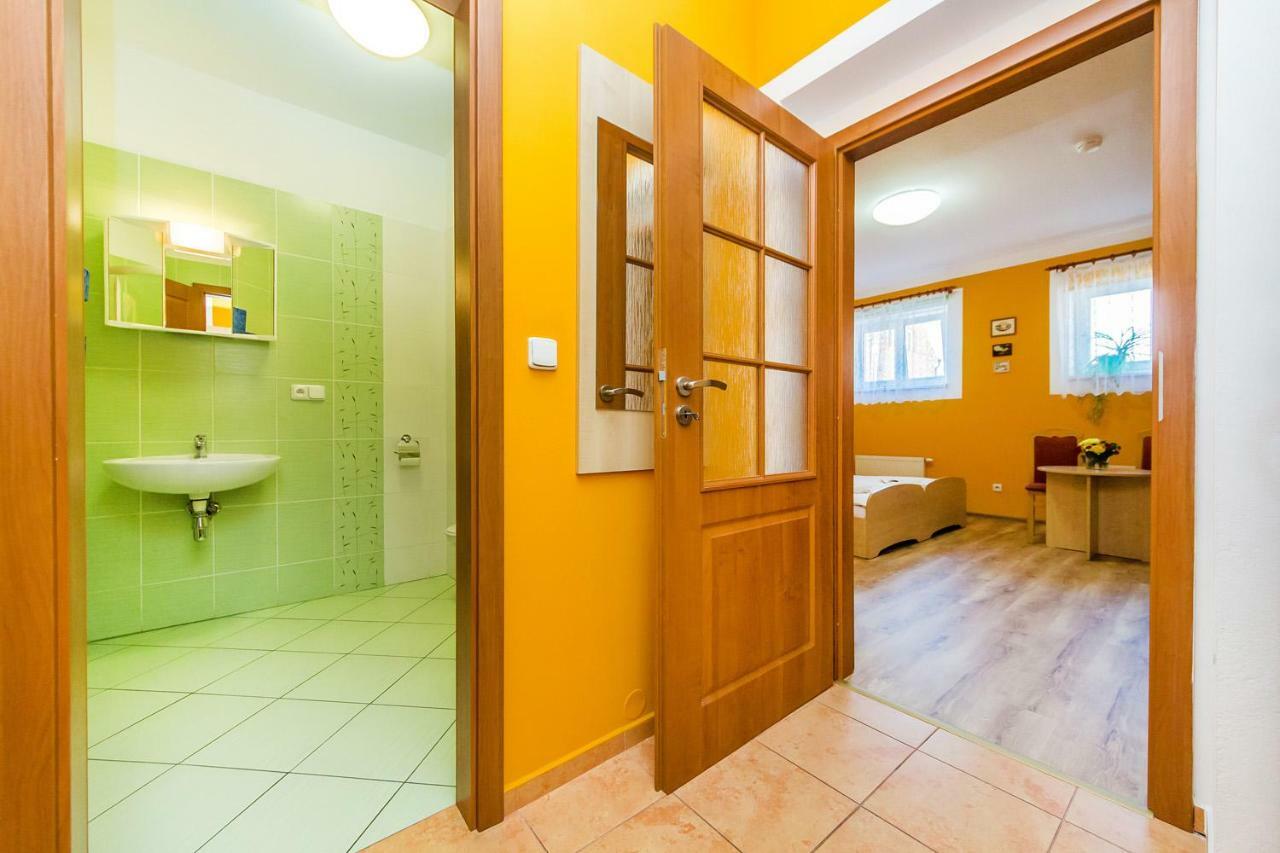 Hotel & Motorest V Udoli Zlateho Potoka Blsany Buitenkant foto